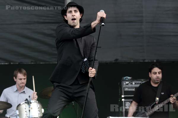 MAXIMO PARK - 2012-08-25 - SAINT CLOUD - Domaine National - Grande Scene - 